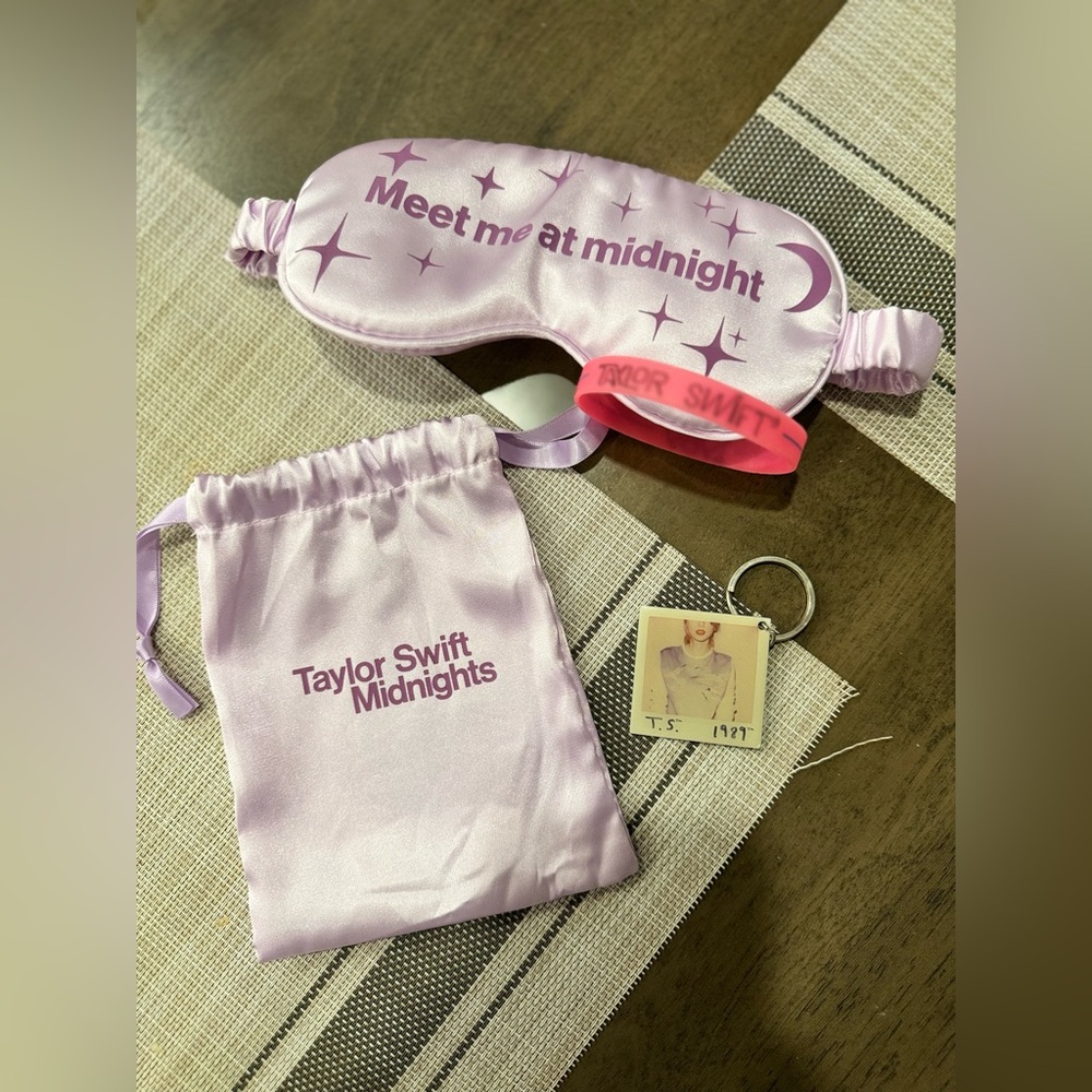 Special Bundle: Taylor Swift Merch